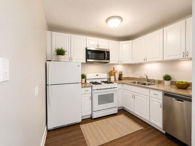 Building Photo - 1450 E 55th Pl