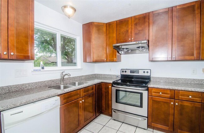 Foto del edificio - 2215 Squire Dobbins Dr