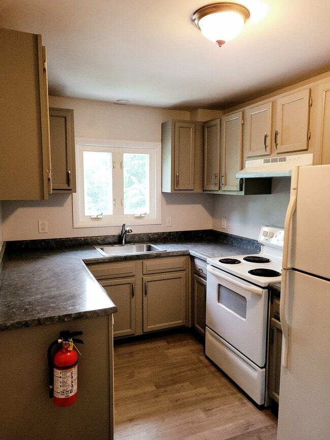Kitchen(new countertops) - 11 Lakeside Blvd