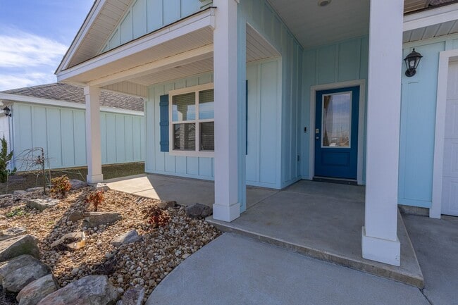 Building Photo - 1 Month FREE with 13 month lease!!!!     4 Bedroom 2 Bath Home in Roberts Cove Community in Foley
