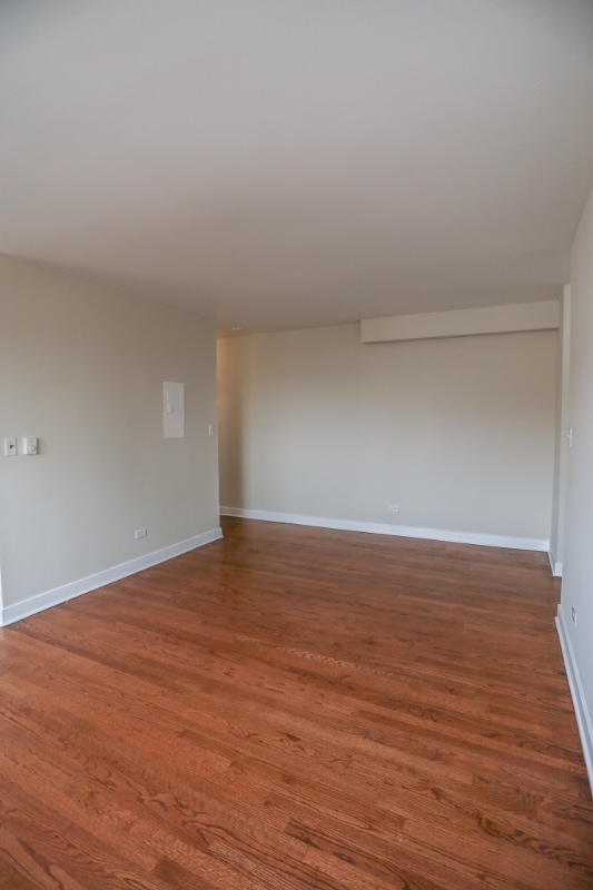 Building Photo - 5841 N Winthrop Ave