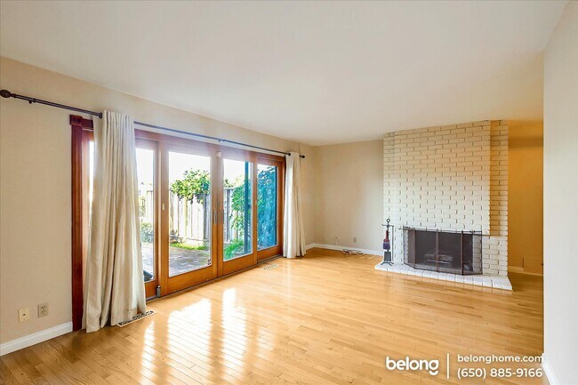 Building Photo - 2913 Bayview Dr