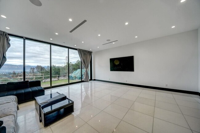 Foto del edificio - 12066 Summit Cir