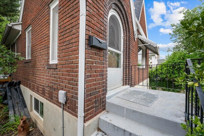Foto del edificio - 483 E 8th Ave