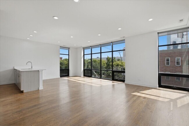 Foto del edificio - 650 N Green