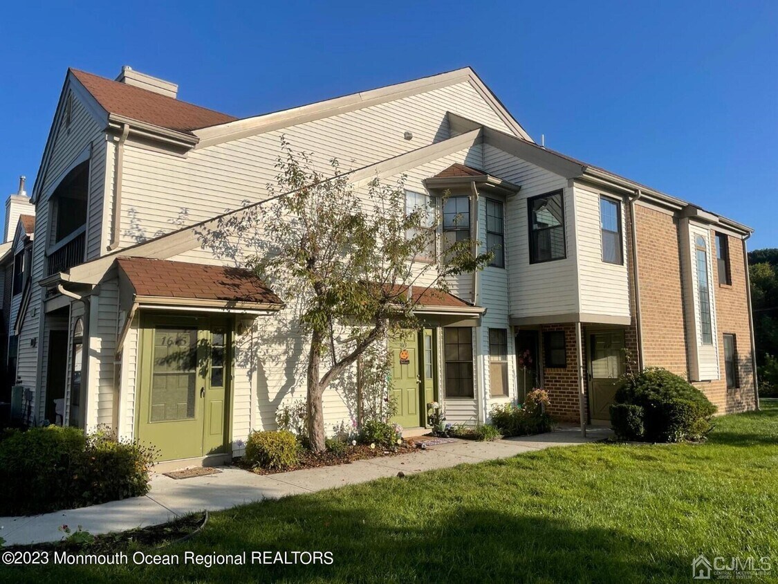 Primary Photo - 1616 Pebble Pl
