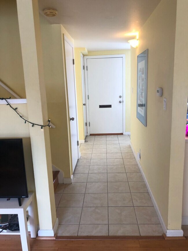 Foto del edificio - 3 Bed/ 2 Bathroom Town House in Santa Cruz