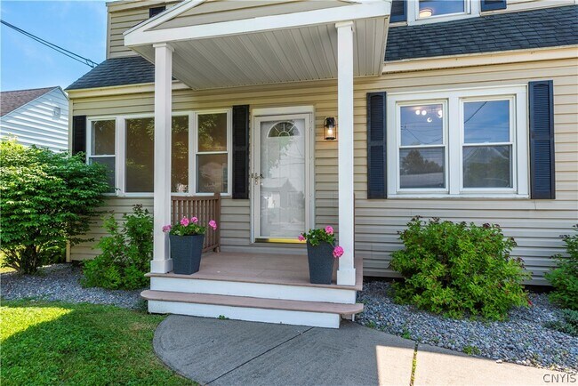 Building Photo - 202 Fairway Dr