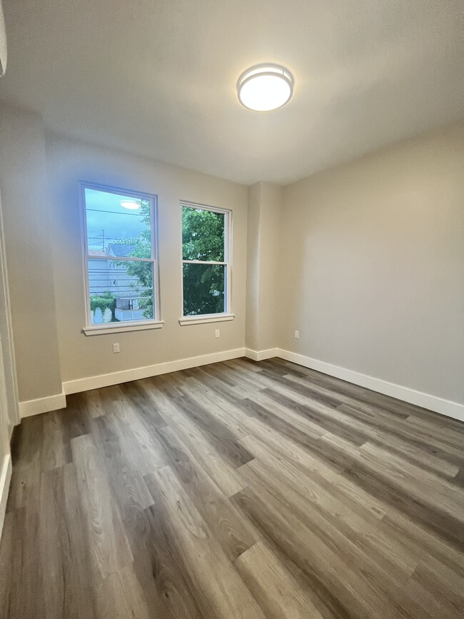 124 Neptune Ave 3L - 121 Neptune Ave