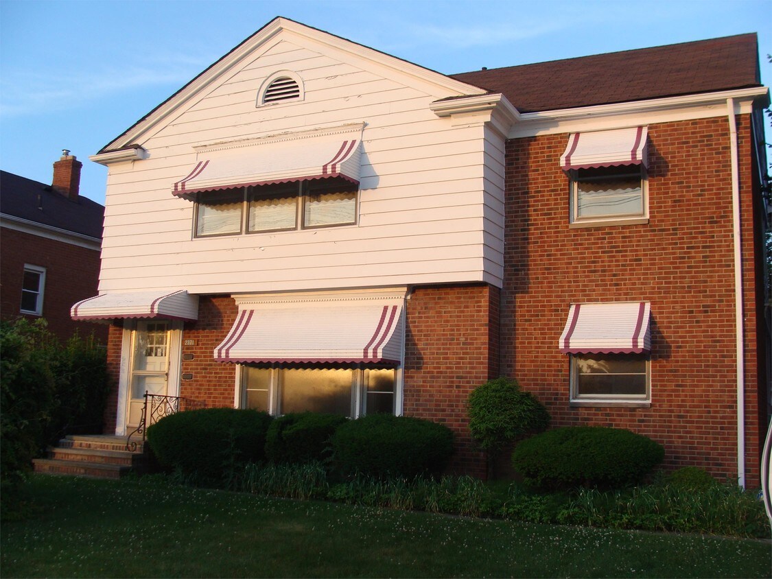Foto principal - 2371 Warrensville Center Rd