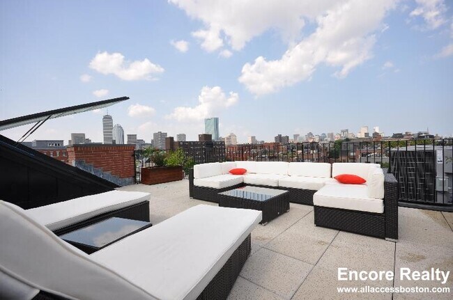 Foto del edificio - 658 Massachusetts Ave