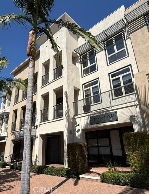 Building Photo - 61 Vantis Dr