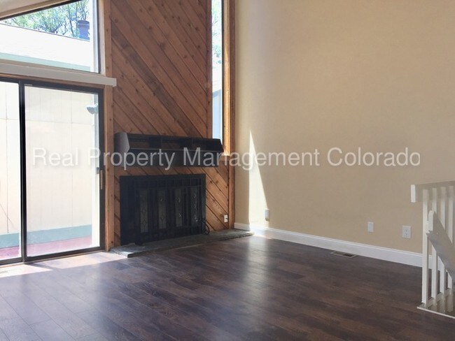 Building Photo - Gorgeous Upgraded Home in Cinnamon Village 1!