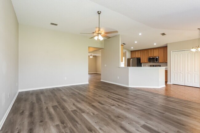 Building Photo - 2655 Oak Haven Dr