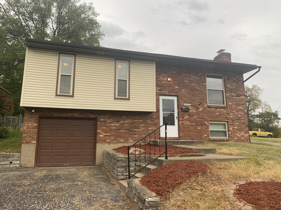 Primary Photo - 4750 Mayhew Ave