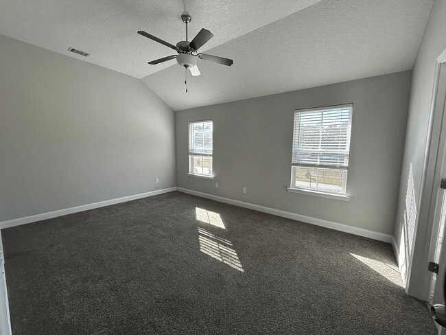 Foto del edificio - FALL MOVE-IN SPECIAL: 50% OFF 1st MONTH'S ...