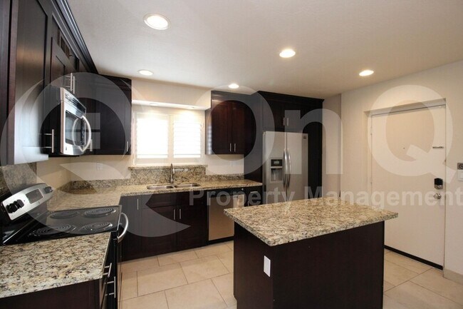 Building Photo - 4610 N 68th St