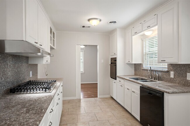 Foto del edificio - 9779 Westview Dr