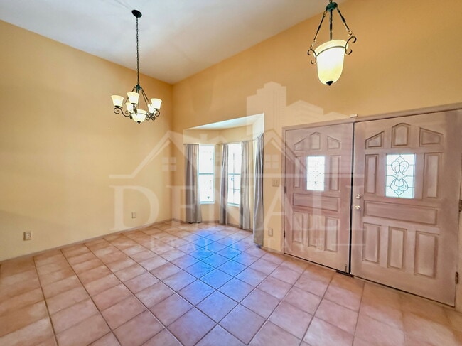 Building Photo - 1221 E Cholla St