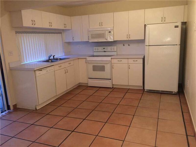 Building Photo - 4724 SW 67th Ave