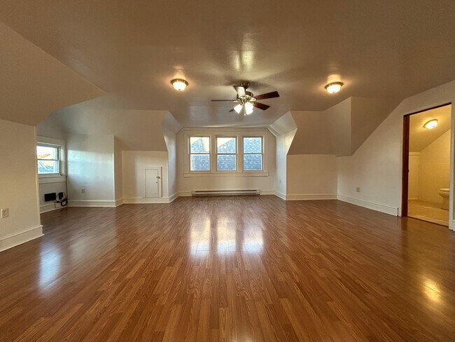 Sala de estar p3 - 225 S Main Ave