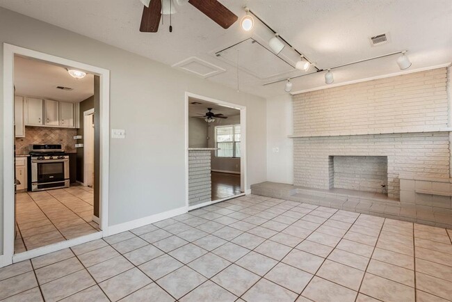 Foto del edificio - 1439 Richelieu Ln