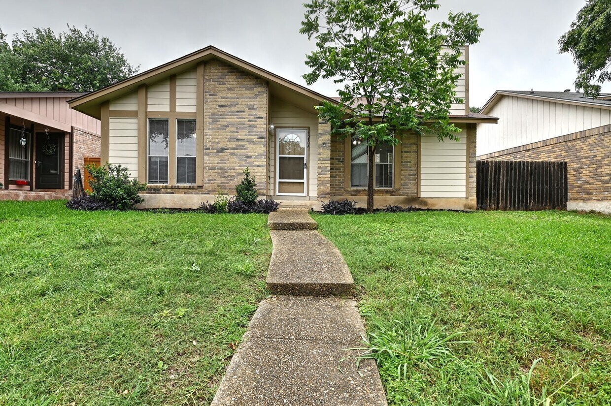 Primary Photo - LOCATION, LOCATION NORTHERN HILLS