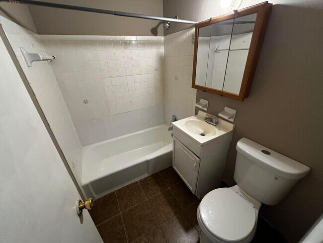 Foto del edificio - 2261 Springmont Ave