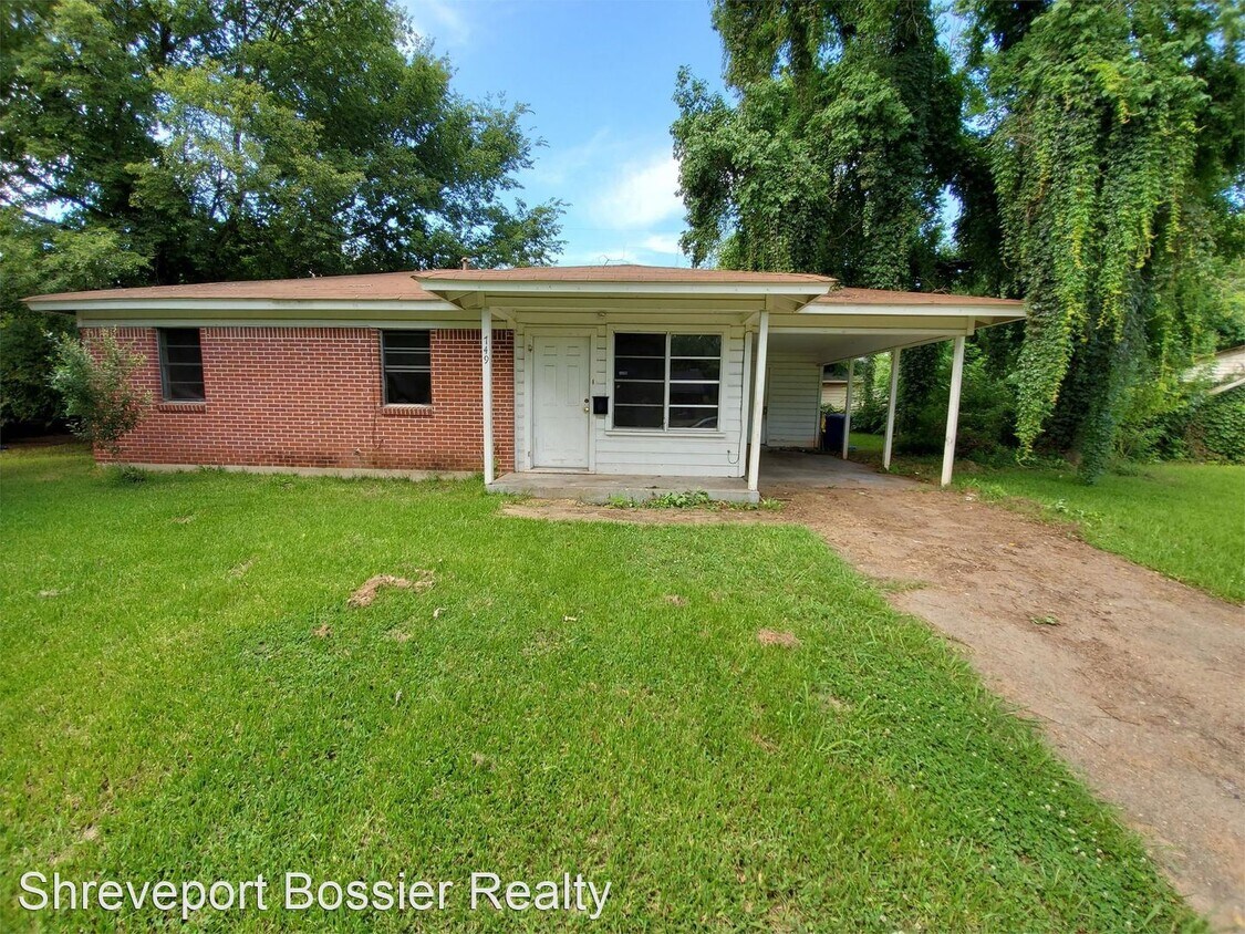 Primary Photo - 3 br, 1 bath House - 749 Navaho Trail