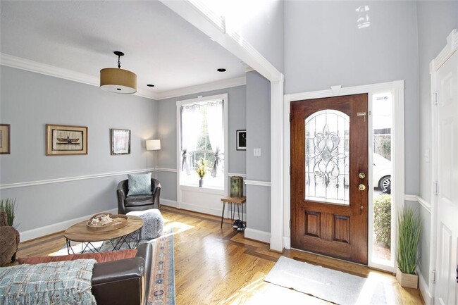 Building Photo - 1424 Woodvine Dr