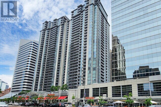 Photo du bâtiment - 4968 Yonge St