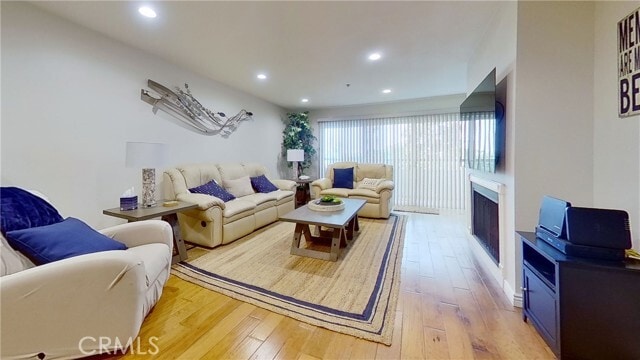Foto del edificio - 230 S Catalina Ave
