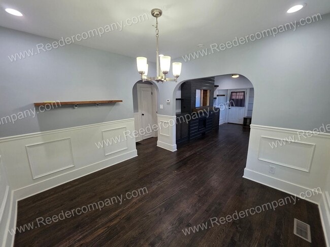 Building Photo - Remodeled 2 bedroom 2 bathroom house in Ha...