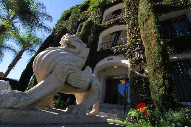 Foto del edificio - Burnside Villas Apartments...New York Style and Charm...CALL NOW!