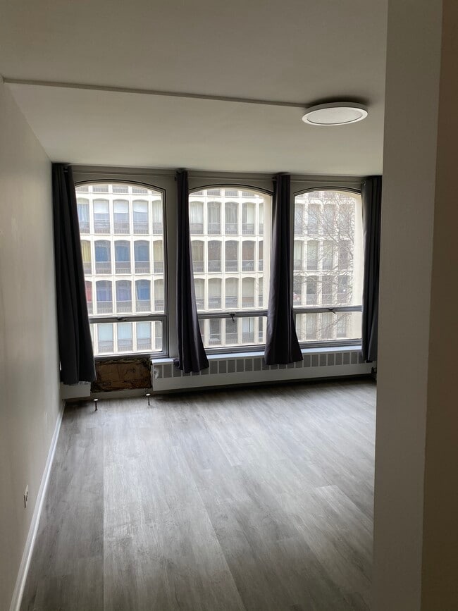 Building Photo - 1401 E 55th St