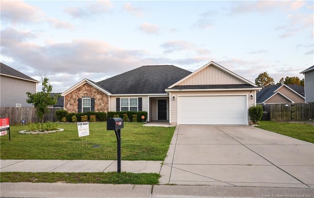 Foto principal - 2127 Queen Elizabeth Ln