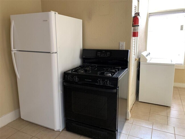 Foto del edificio - 714 Hyde Park Blvd