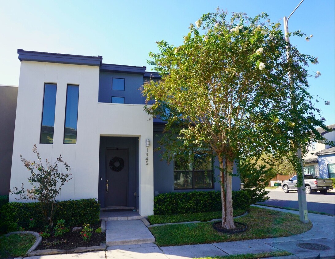 Primary Photo - 1445 Ozark Ave