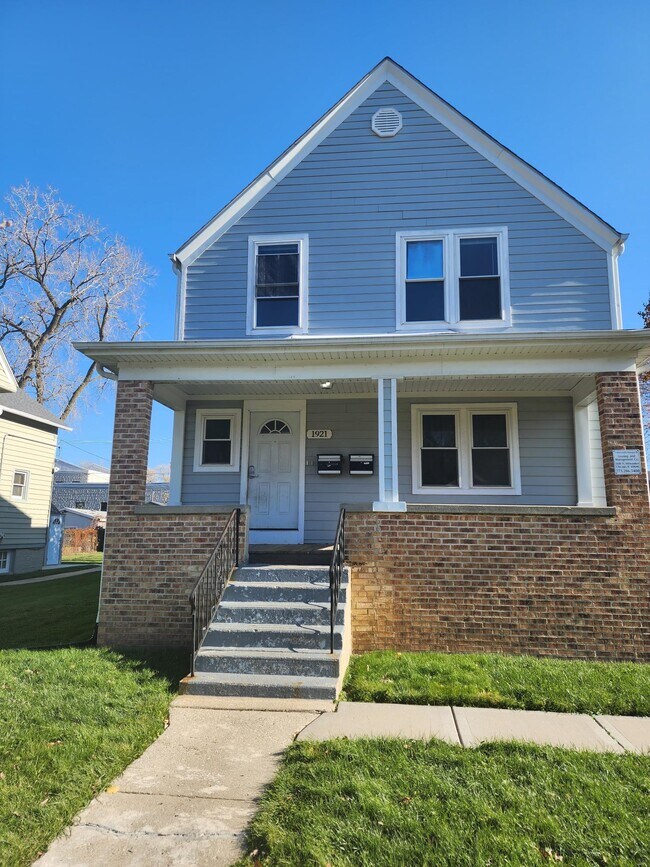 Foto del edificio - 1921 Darrow Ave