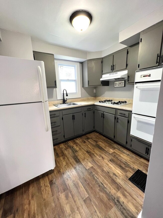 Building Photo - Charming 3 Bed, 1 Bath Home on a Quiet Street in Crafton Heights - Available 7/1!