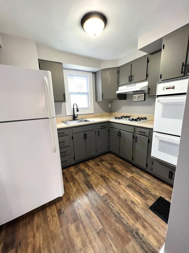 Foto del edificio - Charming 3 Bed, 1 Bath Home on a Quiet Street in Crafton Heights - Available 7/1!