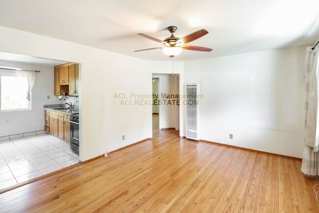 Foto del edificio - Beautiful, Perfectly located Hayward Home w/ lush and spacious garden.