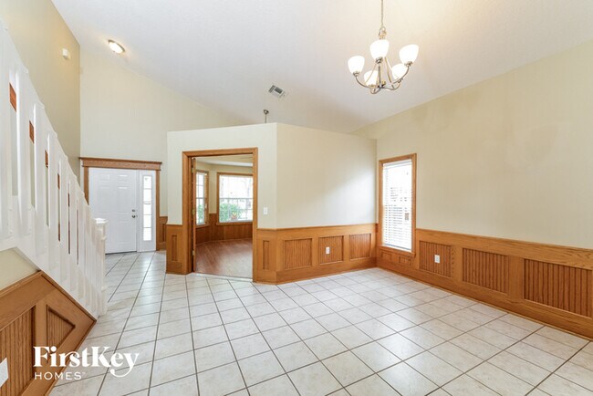 Foto del edificio - 870 Stone Chapel Ct