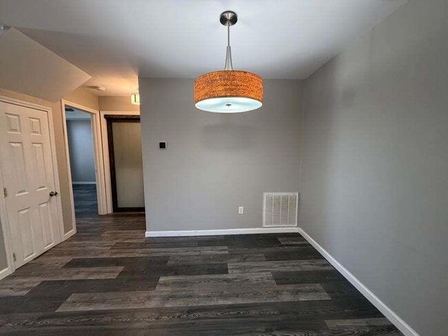 Building Photo - 133 McGill Park Ave NE