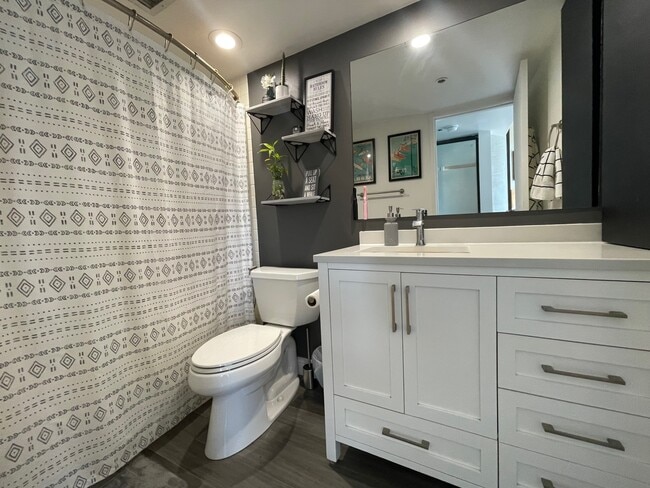 Bathroom - 60 N Beretania St Apartment