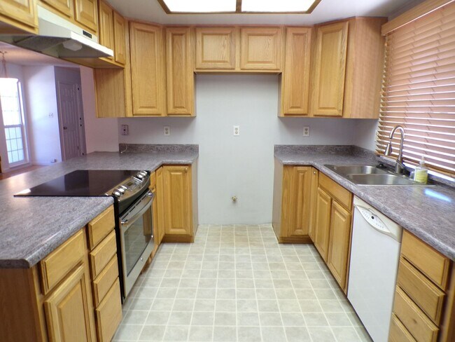 Foto del edificio - Charming 3 bedroom Home Near Beyer High School