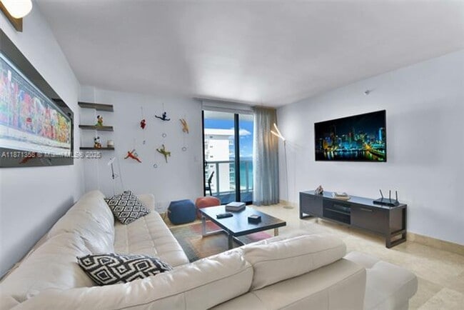 Foto del edificio - 2401 Collins Ave