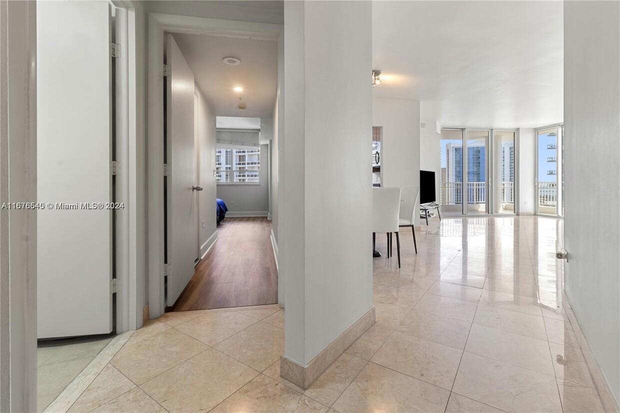 Foto principal - 801 Brickell Key Blvd