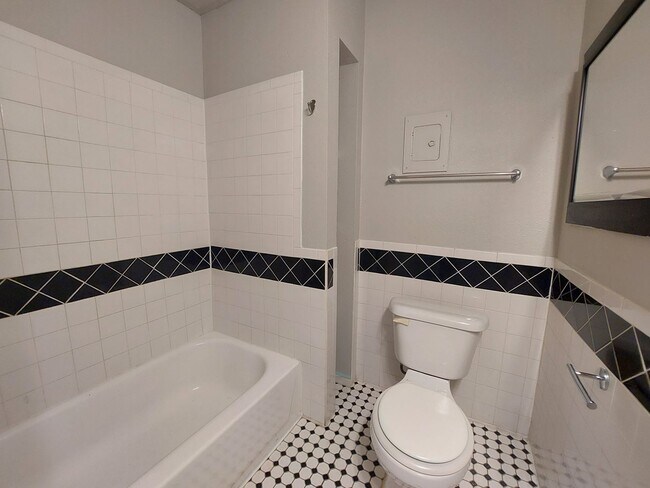 Foto del edificio - 455 Eleanor Ave