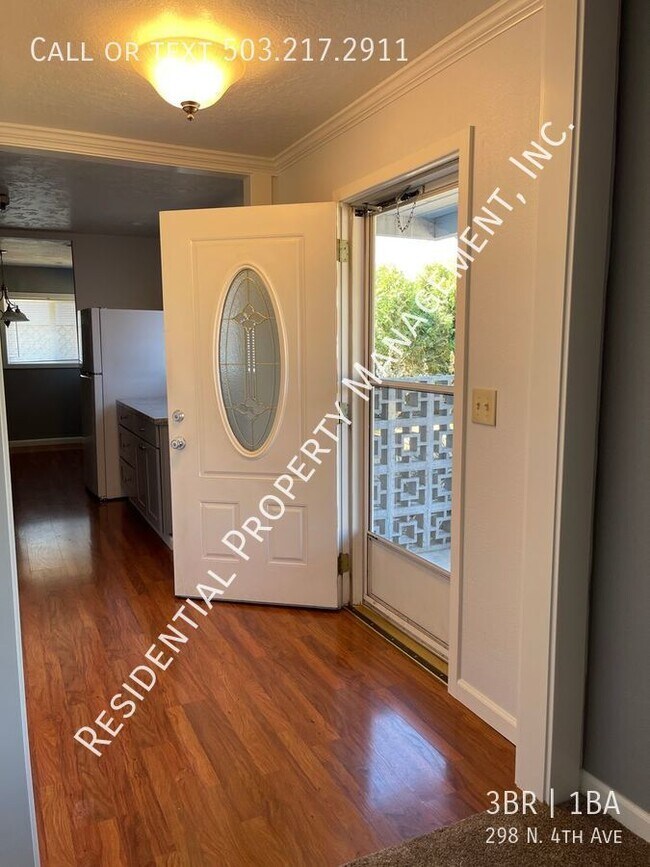 Building Photo - 1-level Ranch Home Located on a 1/3 Acre l...